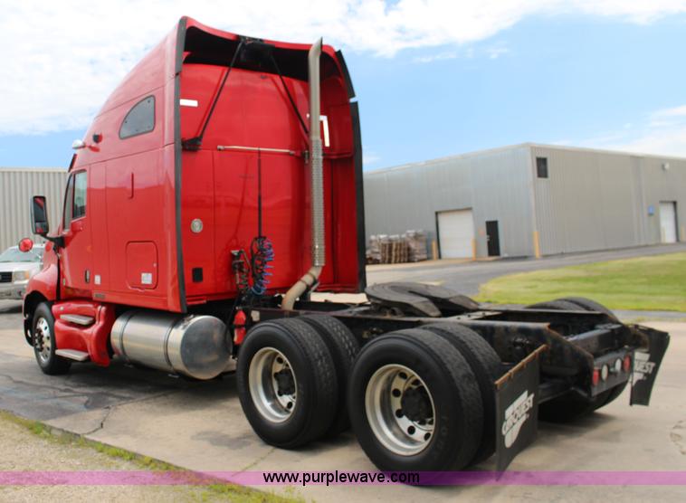 image for item F7928 2007 Kenworth T2000 semi truck