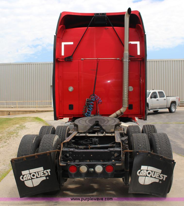 image for item F7928 2007 Kenworth T2000 semi truck