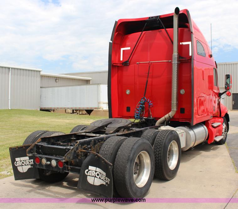 image for item F7928 2007 Kenworth T2000 semi truck