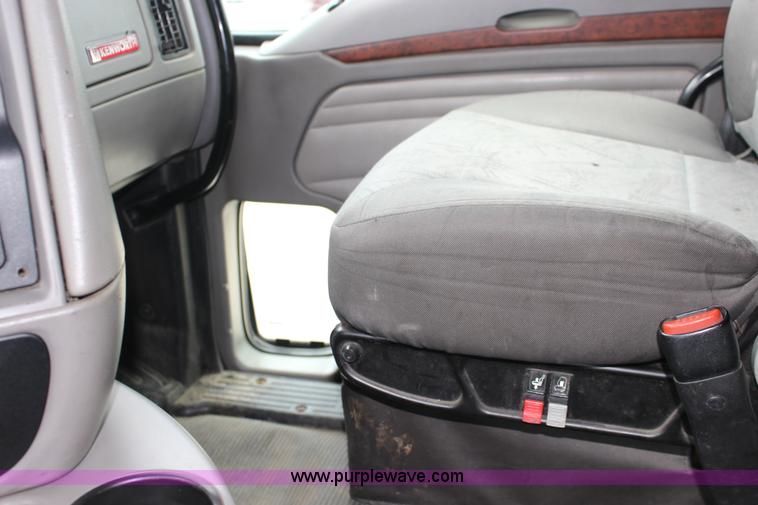 image for item F7928 2007 Kenworth T2000 semi truck