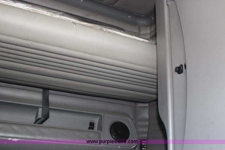 image for item F7928 2007 Kenworth T2000 semi truck