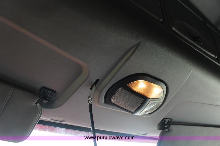 image for item F7928 2007 Kenworth T2000 semi truck