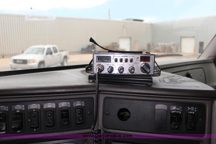 image for item F7928 2007 Kenworth T2000 semi truck