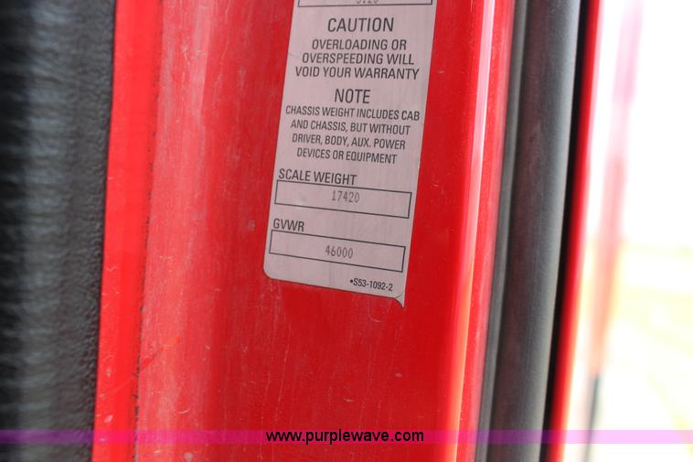 image for item F7928 2007 Kenworth T2000 semi truck