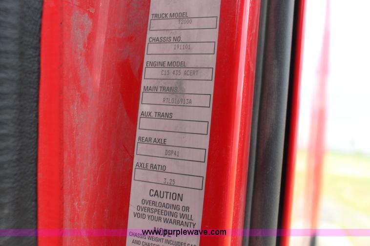 image for item F7928 2007 Kenworth T2000 semi truck