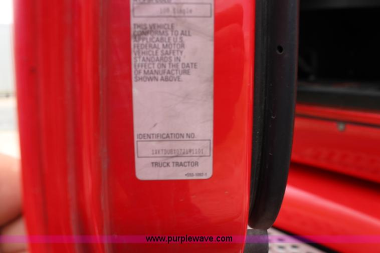 image for item F7928 2007 Kenworth T2000 semi truck