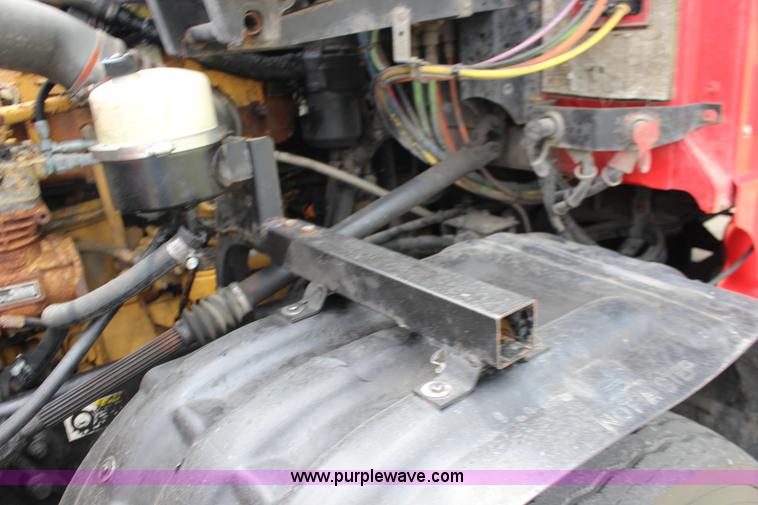 image for item F7928 2007 Kenworth T2000 semi truck