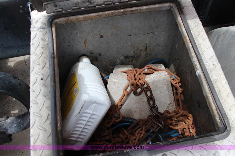 image for item F7928 2007 Kenworth T2000 semi truck