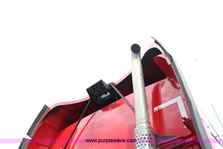 image for item F7928 2007 Kenworth T2000 semi truck