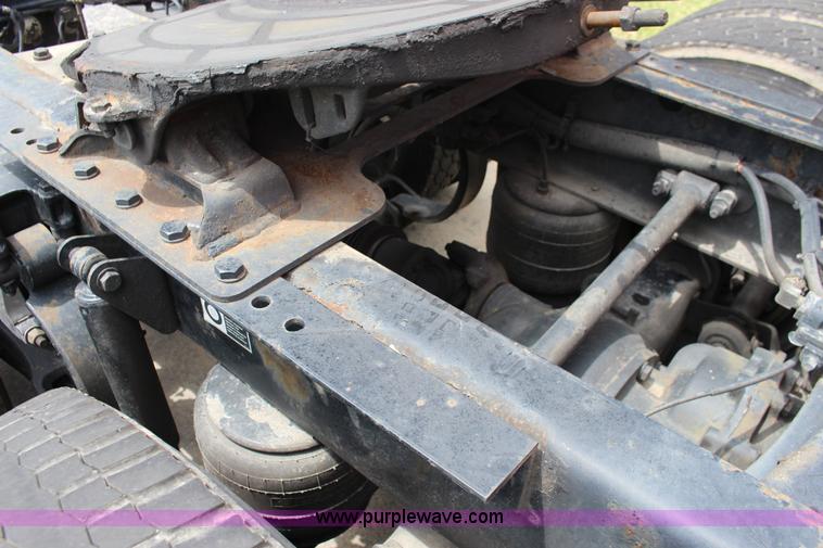 image for item F7928 2007 Kenworth T2000 semi truck