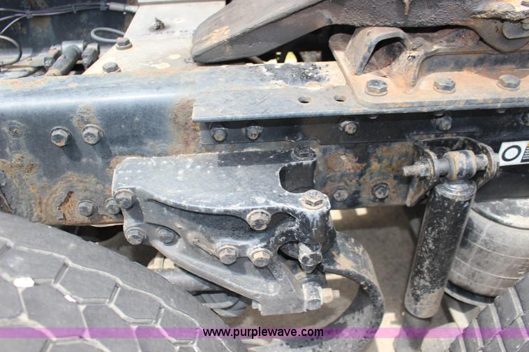 image for item F7928 2007 Kenworth T2000 semi truck