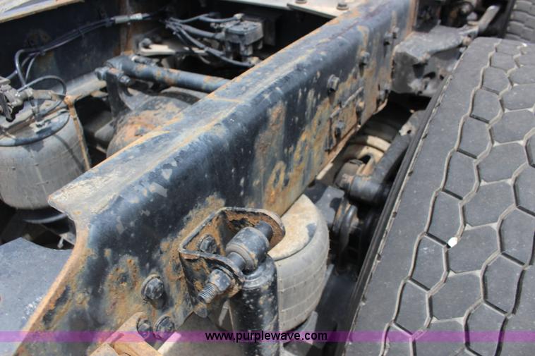 image for item F7928 2007 Kenworth T2000 semi truck