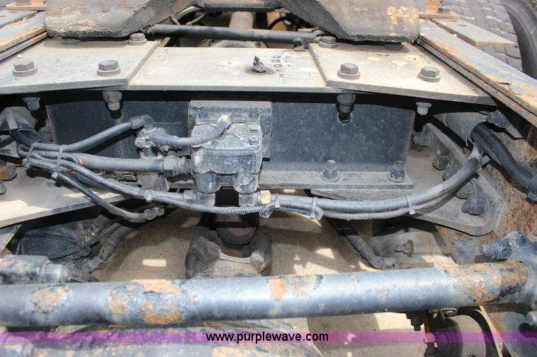 image for item F7928 2007 Kenworth T2000 semi truck