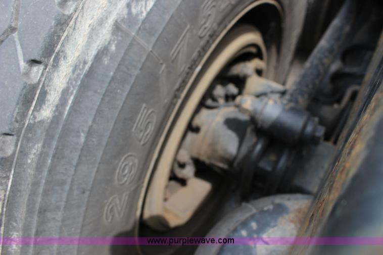 image for item F7928 2007 Kenworth T2000 semi truck