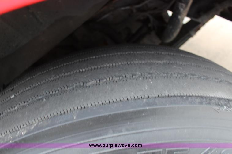 image for item F7928 2007 Kenworth T2000 semi truck