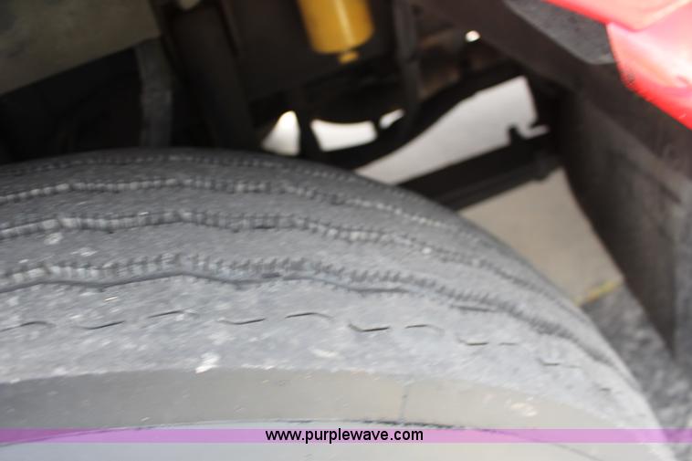 image for item F7928 2007 Kenworth T2000 semi truck