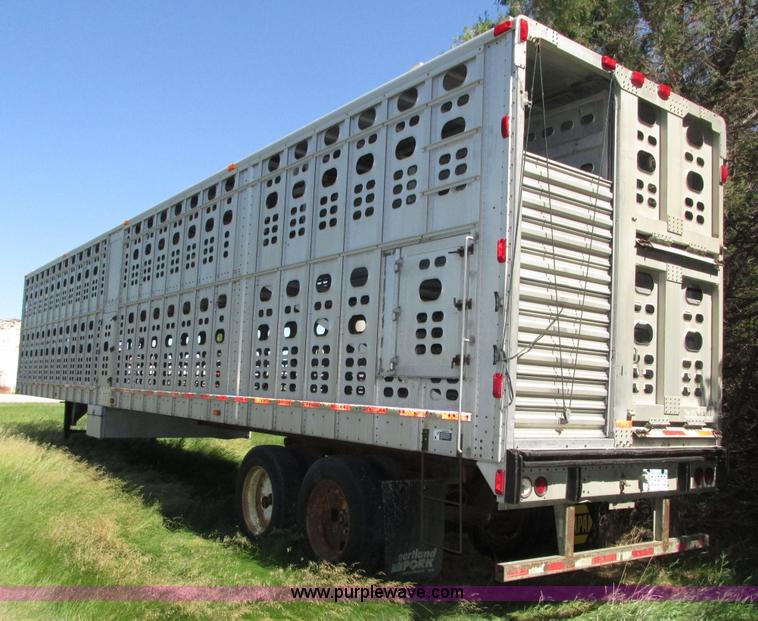 image for item H4614 1997 Wilson PSAL-303P livestock trailer