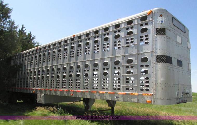 image for item H4614 1997 Wilson PSAL-303P livestock trailer