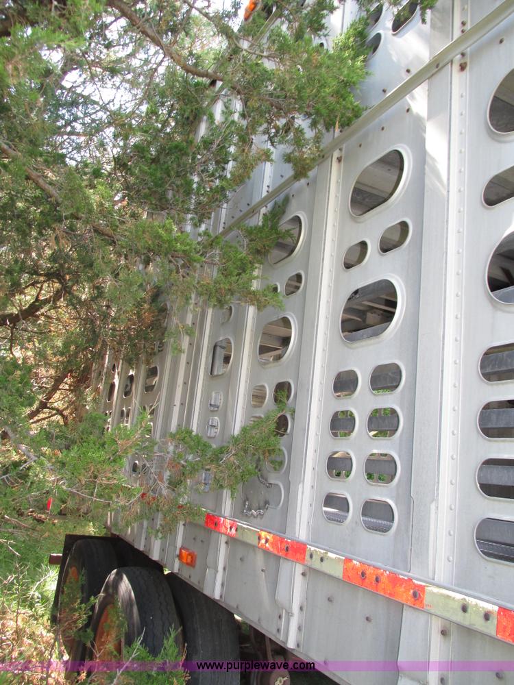 image for item H4614 1997 Wilson PSAL-303P livestock trailer