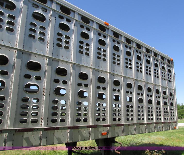 image for item H4614 1997 Wilson PSAL-303P livestock trailer