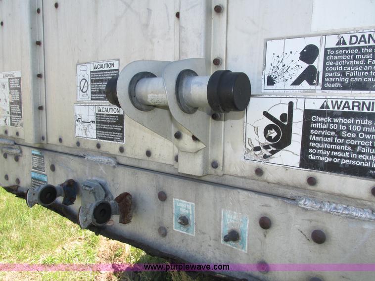 image for item H4614 1997 Wilson PSAL-303P livestock trailer