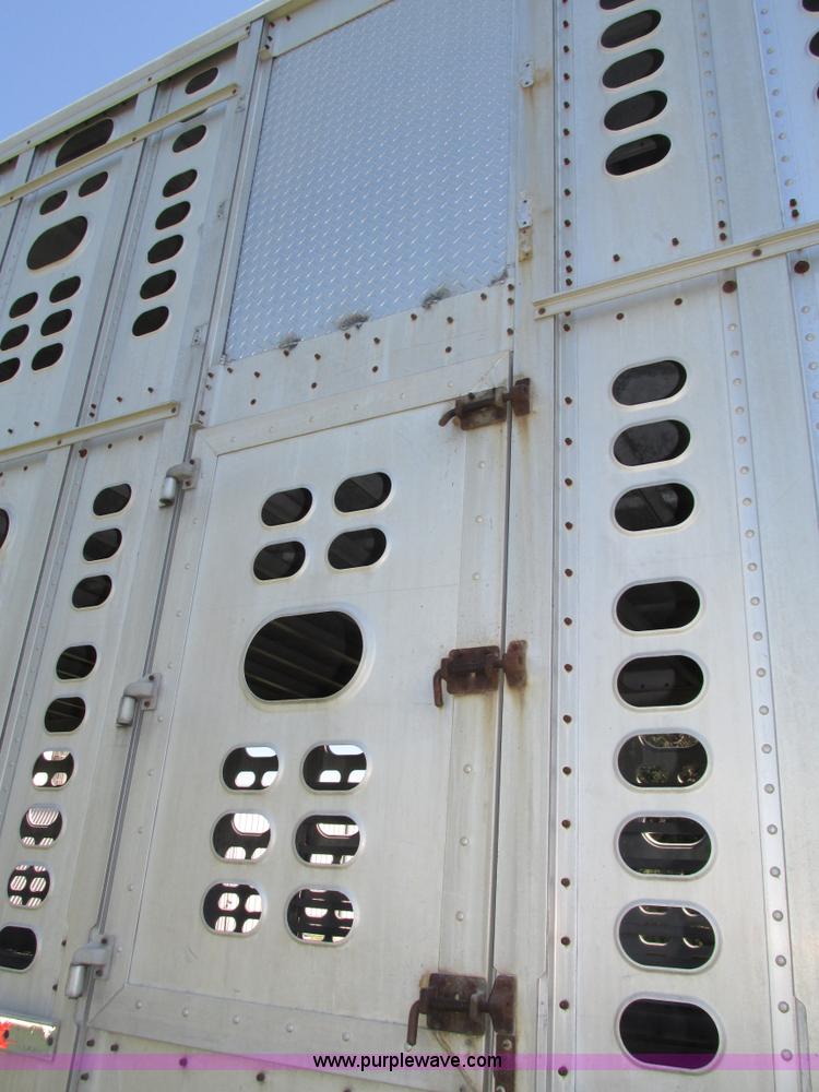 image for item H4614 1997 Wilson PSAL-303P livestock trailer