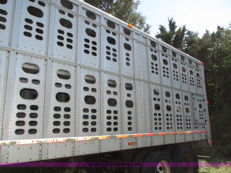 image for item H4614 1997 Wilson PSAL-303P livestock trailer