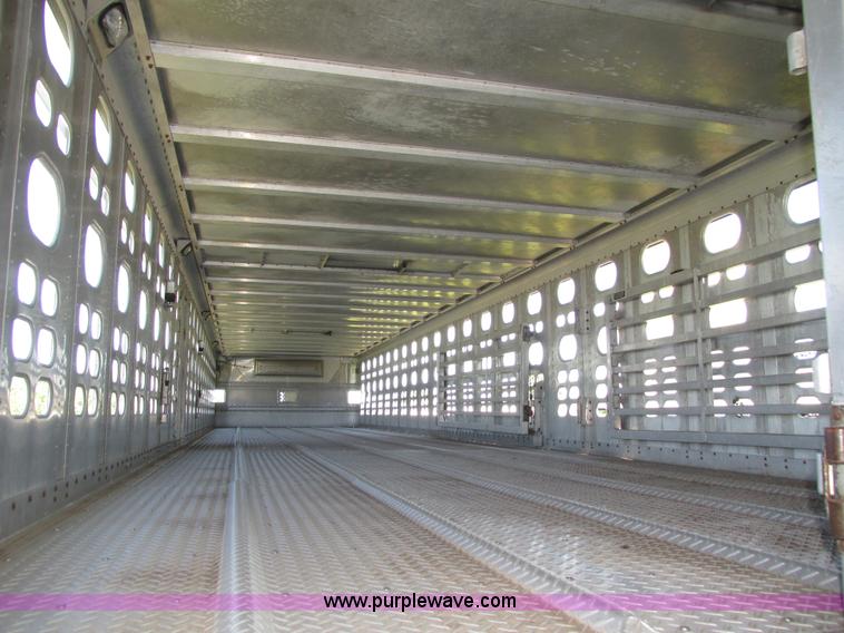 image for item H4614 1997 Wilson PSAL-303P livestock trailer