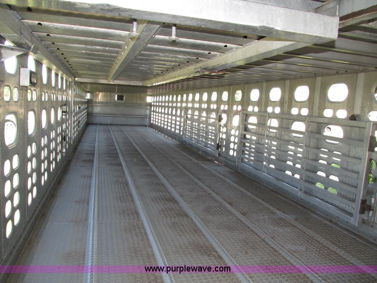 image for item H4614 1997 Wilson PSAL-303P livestock trailer