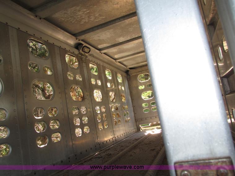 image for item H4614 1997 Wilson PSAL-303P livestock trailer