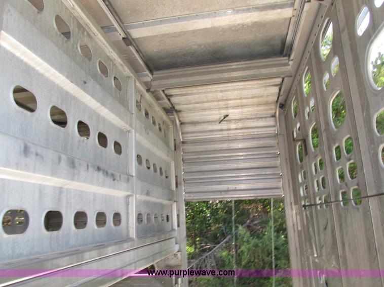 image for item H4614 1997 Wilson PSAL-303P livestock trailer