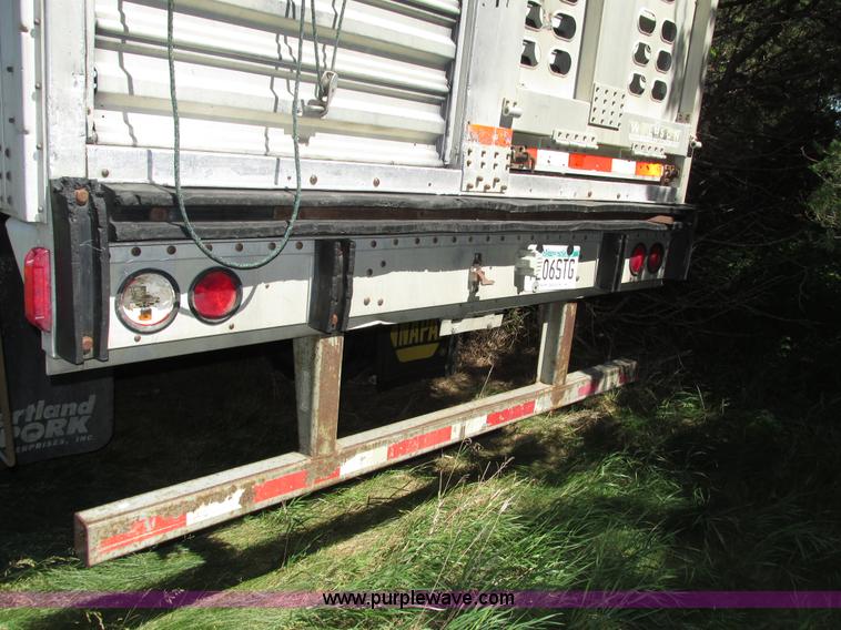 image for item H4614 1997 Wilson PSAL-303P livestock trailer