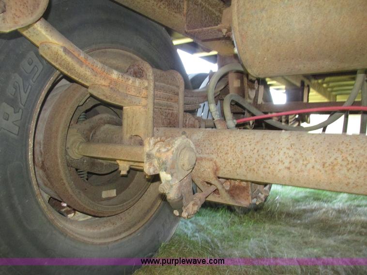 image for item H4614 1997 Wilson PSAL-303P livestock trailer