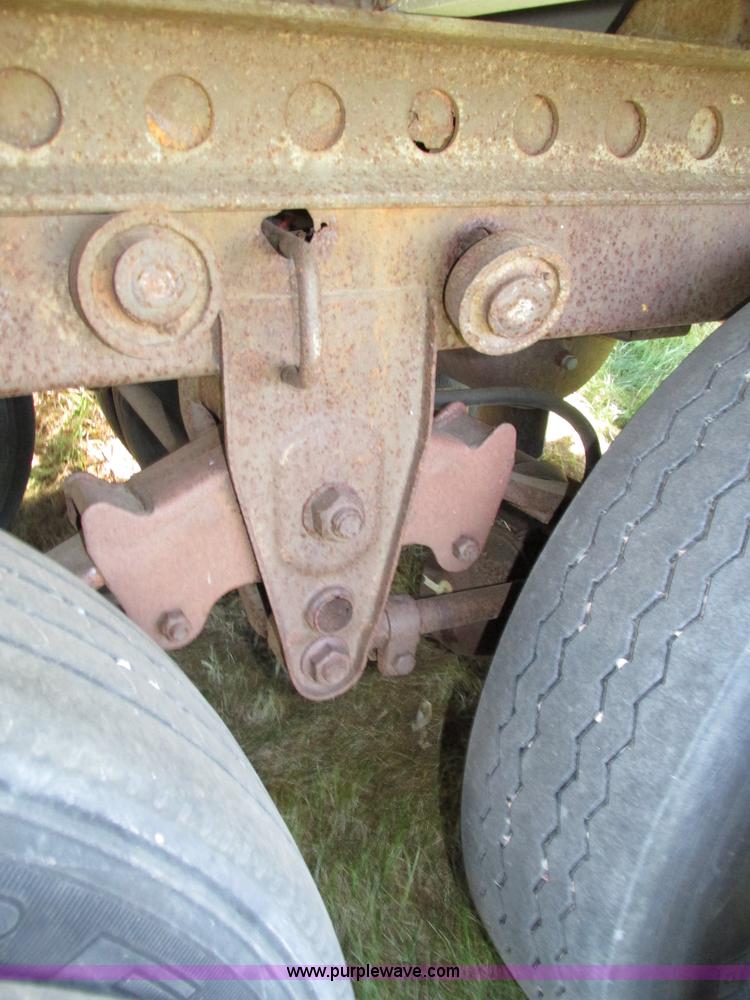 image for item H4614 1997 Wilson PSAL-303P livestock trailer