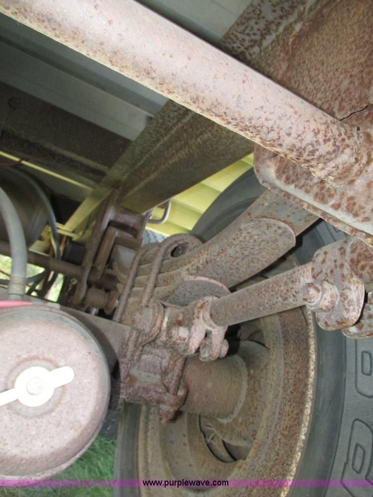 image for item H4614 1997 Wilson PSAL-303P livestock trailer