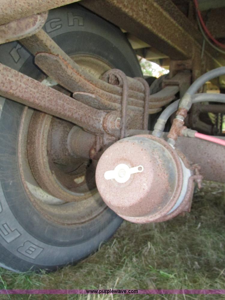 image for item H4614 1997 Wilson PSAL-303P livestock trailer