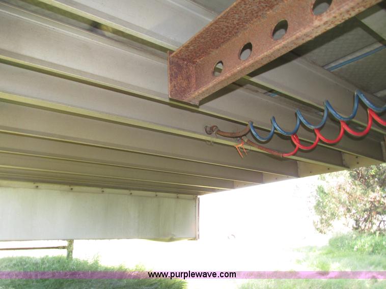 image for item H4614 1997 Wilson PSAL-303P livestock trailer