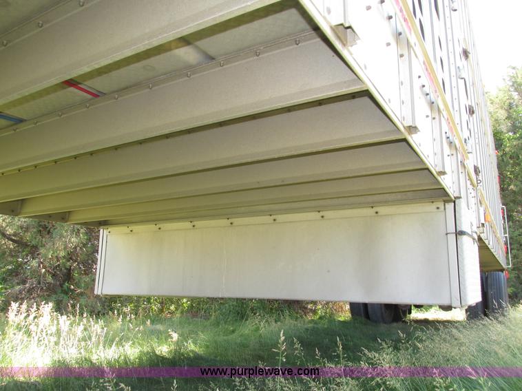 image for item H4614 1997 Wilson PSAL-303P livestock trailer