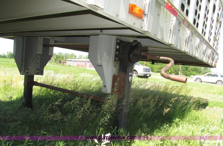 image for item H4614 1997 Wilson PSAL-303P livestock trailer