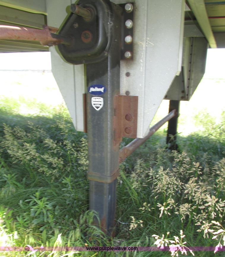 image for item H4614 1997 Wilson PSAL-303P livestock trailer