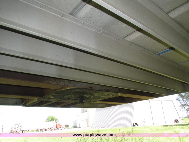 image for item H4614 1997 Wilson PSAL-303P livestock trailer