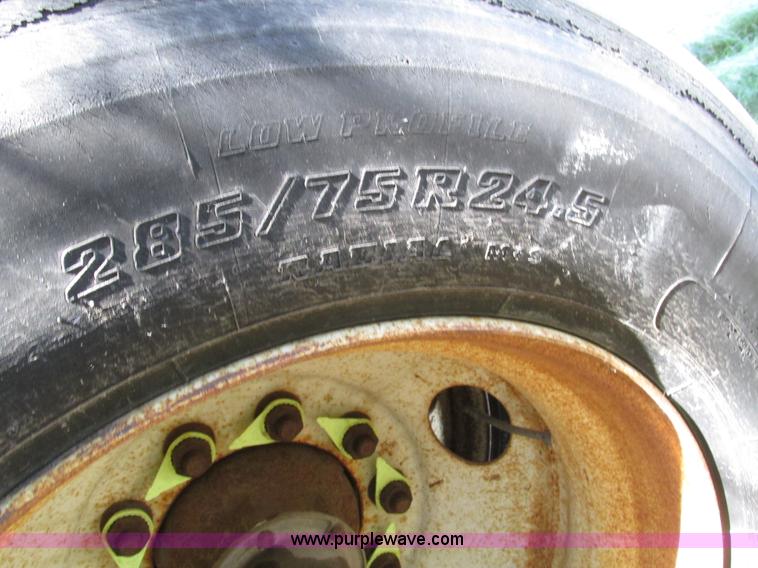 image for item H4614 1997 Wilson PSAL-303P livestock trailer