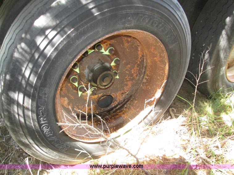 image for item H4614 1997 Wilson PSAL-303P livestock trailer