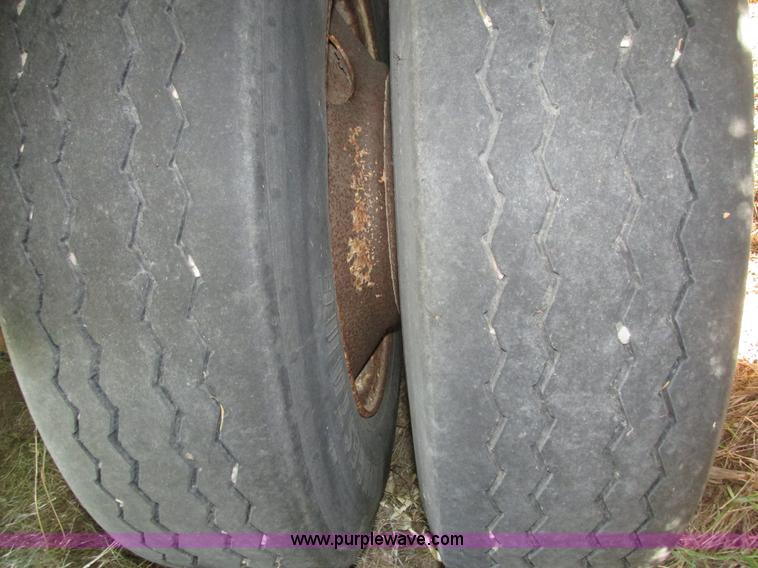 image for item H4614 1997 Wilson PSAL-303P livestock trailer