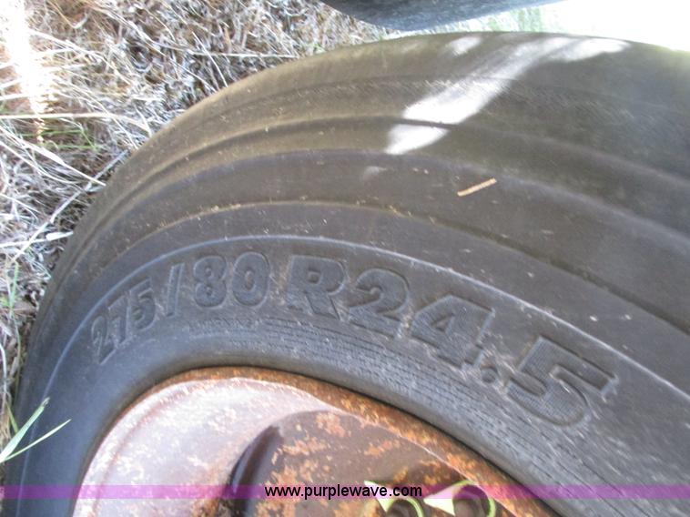 image for item H4614 1997 Wilson PSAL-303P livestock trailer