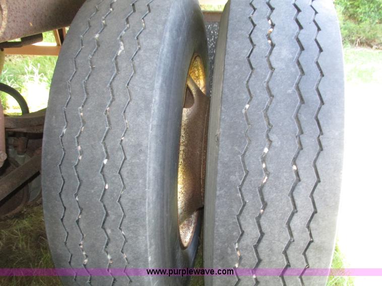 image for item H4614 1997 Wilson PSAL-303P livestock trailer