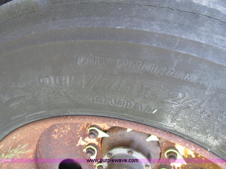 image for item H4614 1997 Wilson PSAL-303P livestock trailer