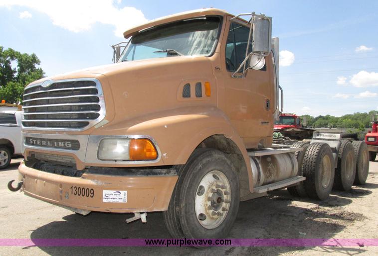 image for item H4621 2001 Sterling AT9500 semi truck