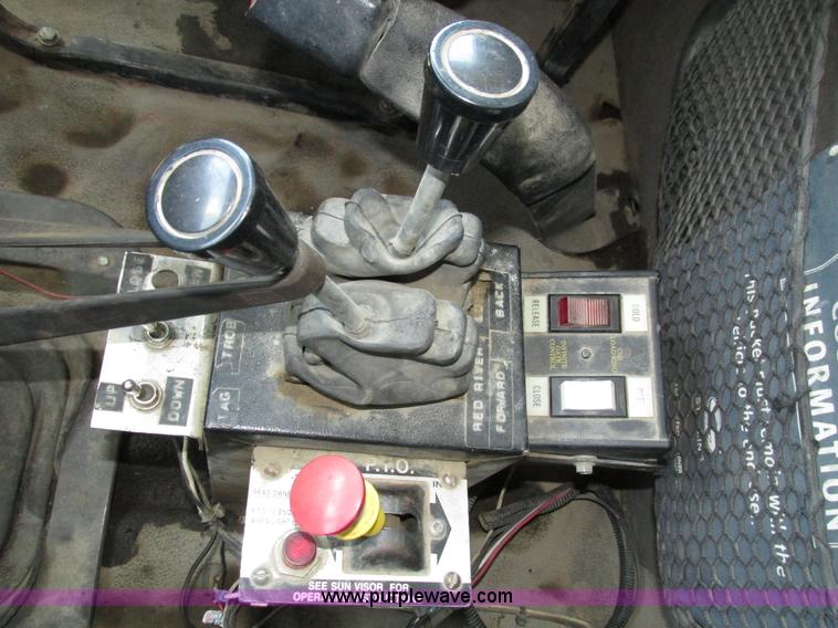 image for item H4621 2001 Sterling AT9500 semi truck