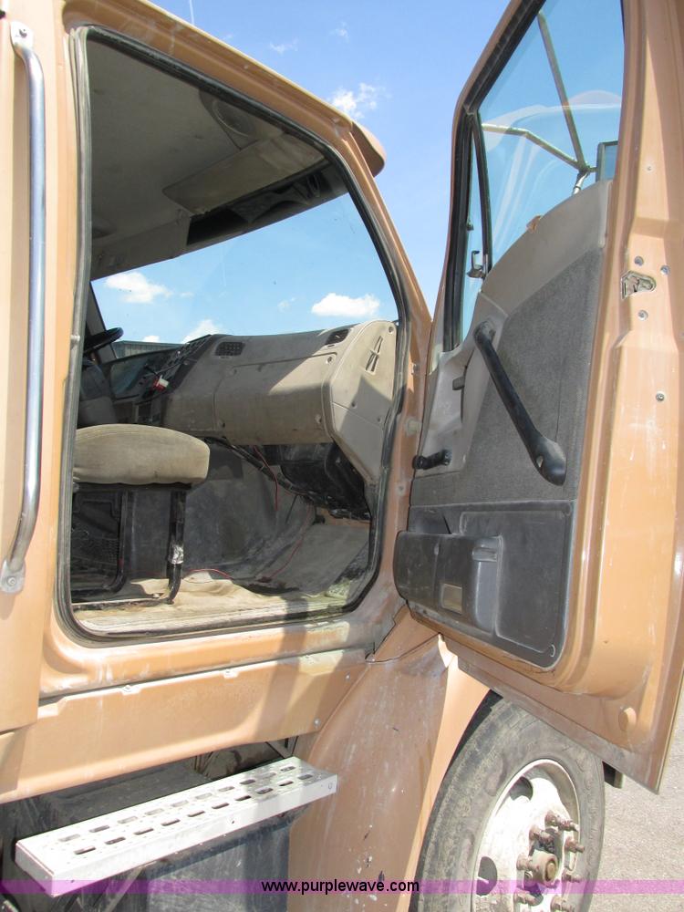 image for item H4621 2001 Sterling AT9500 semi truck